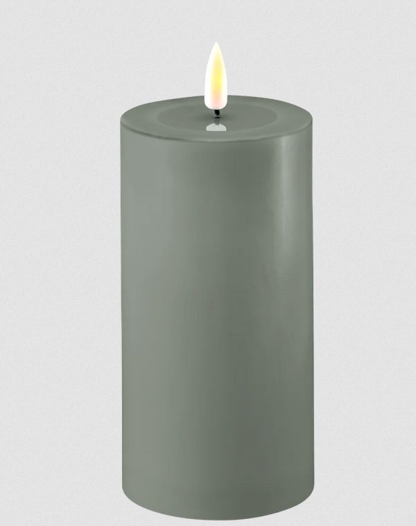 LED Kerze Salbei Green Stumpenkerze 7,5x15 cm Deluxe Homeart